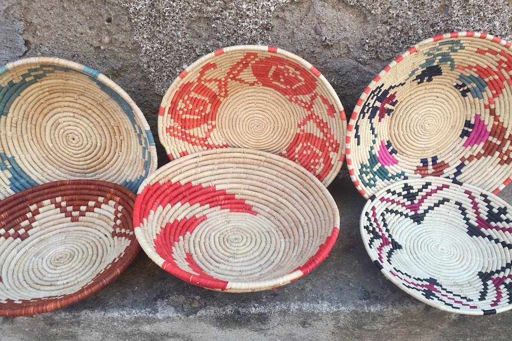 De vlechtende vrouwen van Castelsardo op Sardinië