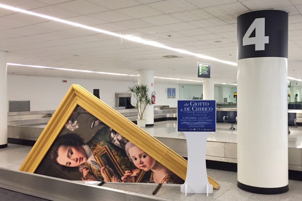 Aankondiging op het vliegveld van Catania