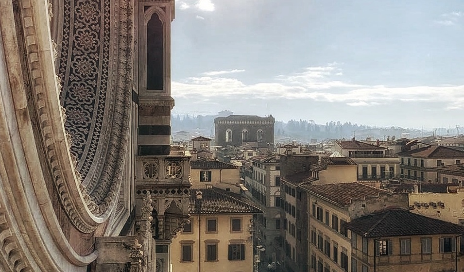 Florence: de Duomo op, het Battistero in