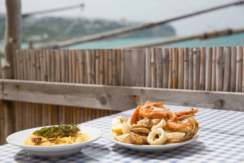 Vis eten bij een trabucco in Puglia