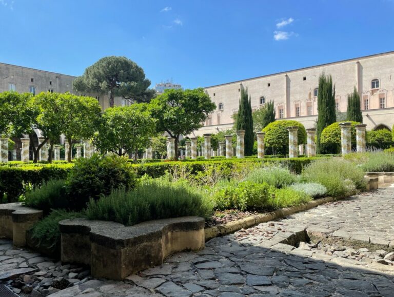 Chiostro Di Santa Chiara Een Bijzondere Kloostertuin In Napels chiostro-di-santa-chiara-een-bijzondere-kloostertuin-in-napels