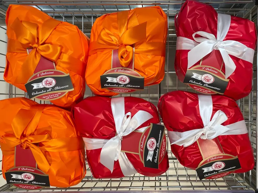 Colomba in de schappen van de supermarkt
