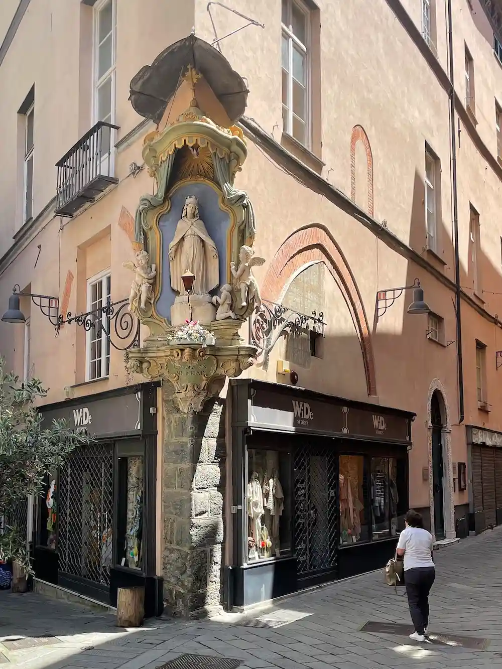 Madonna-beeld bij Piazza della Maddalena