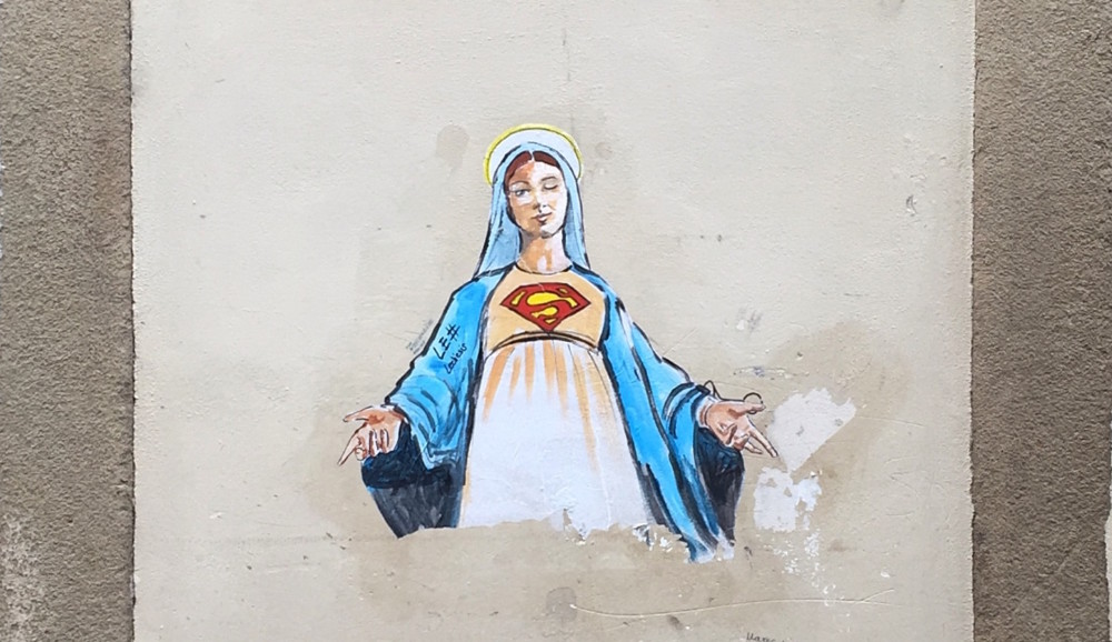 Superwomen, street art met een knipoog in Florence