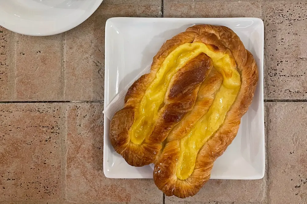 De olandesina, zoet broodje bij de koffie