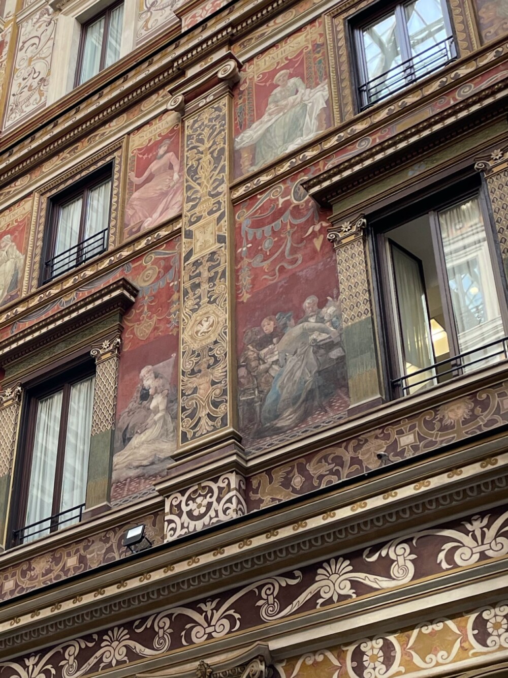 Galleria Sciarra in Rome, beschilderd in art nouveau-stijl